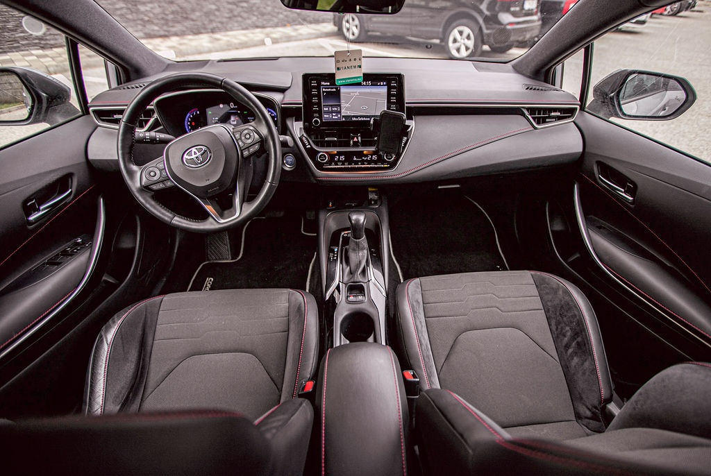 Toyota Corolla Combi TS 2.0 Hybrid GR Sport, DPH - 10