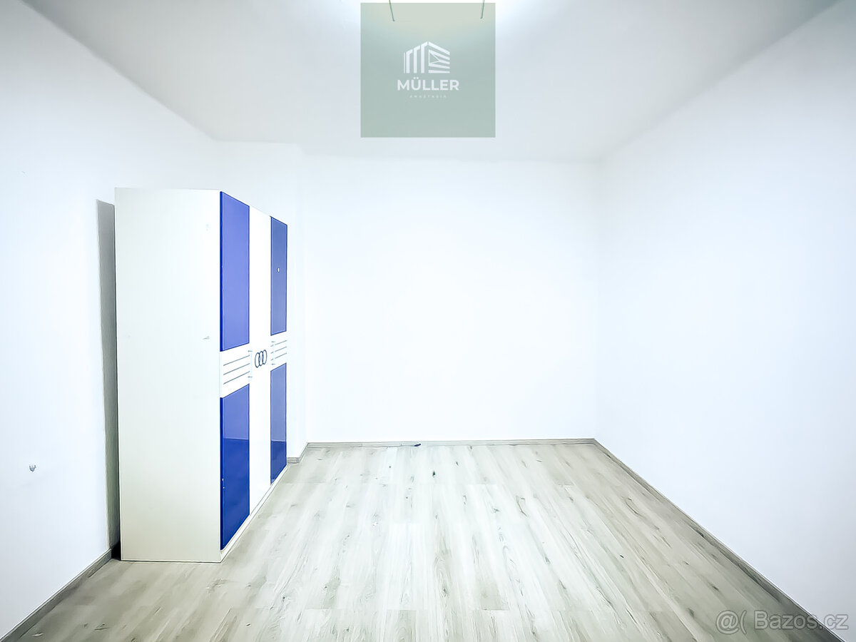 Pronájem domu po rekonstrukci – 4 parkovací místa, přístřeše - 10