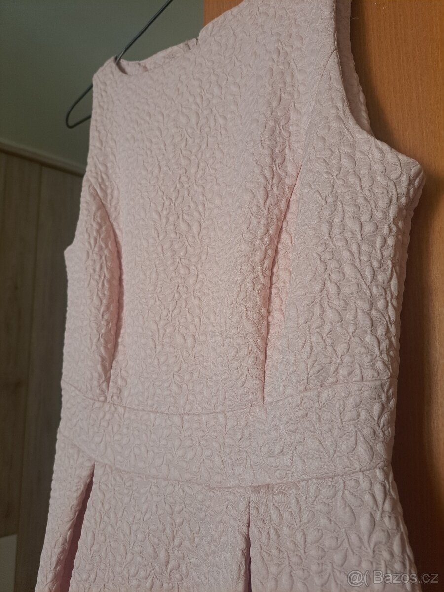Světle růžové společenské šaty - 10