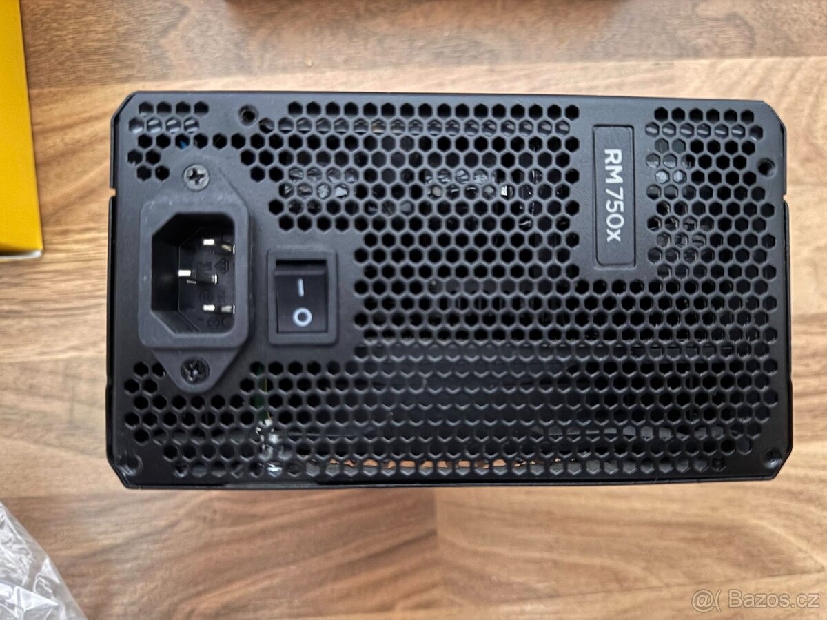 PC zdroj Corsair RM750x - 10