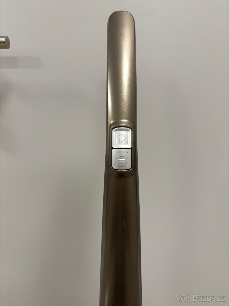 Vysavač tyčový Electrolux EERC72EB - 10