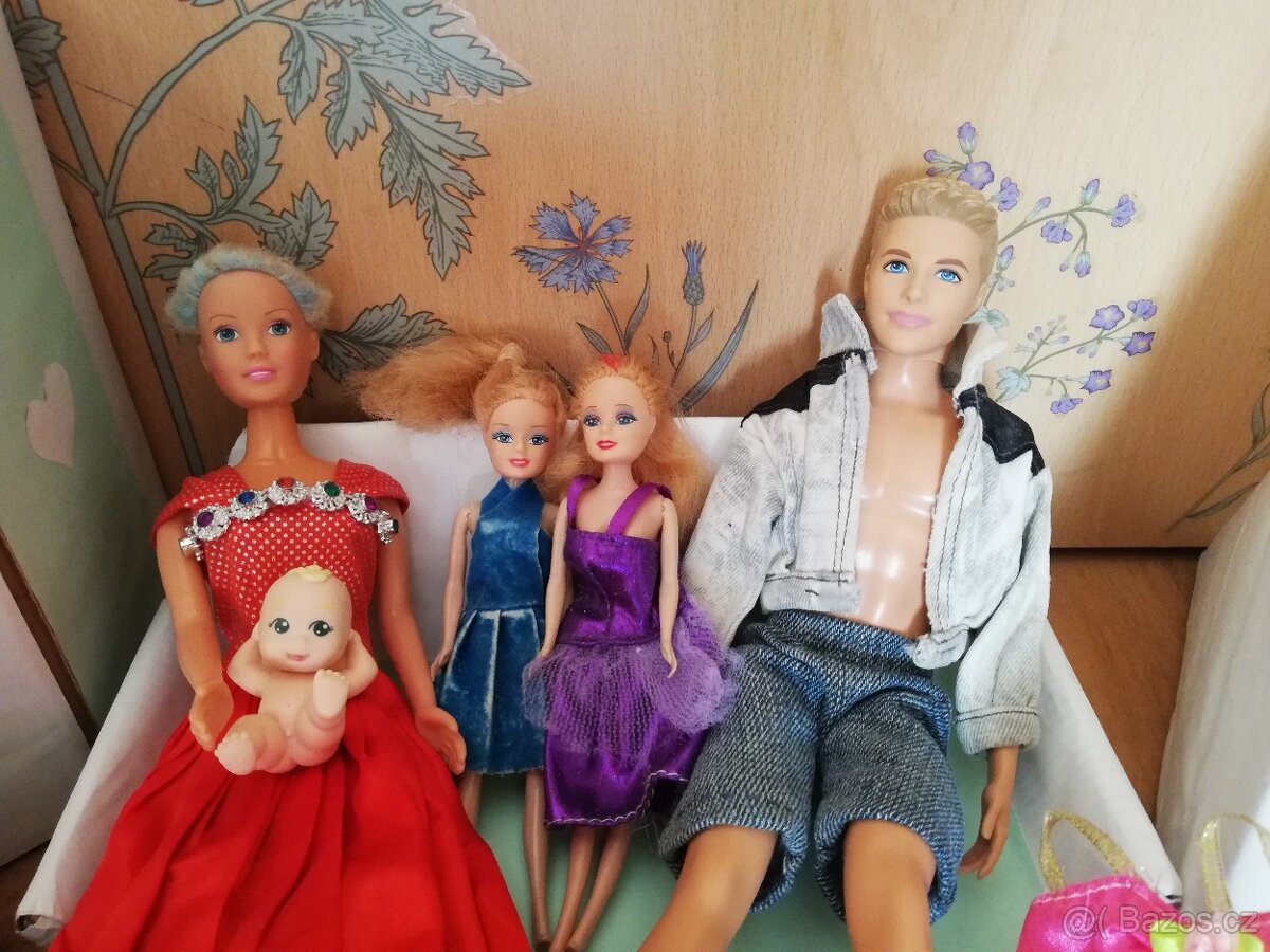 hraný velký set panenek Barbie + Ken + děti - 10