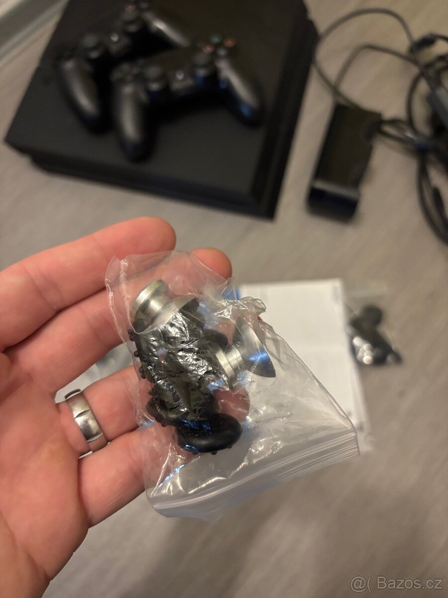 PlayStation 4 1TB, 2x DualShock, 4x hra - 10