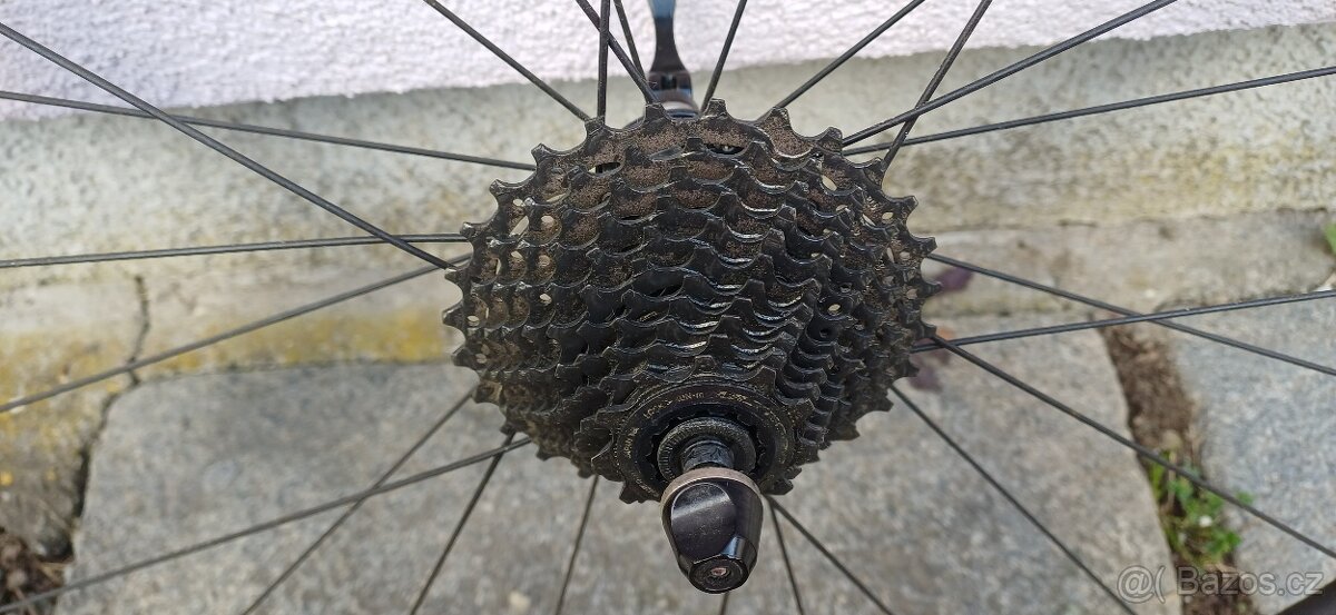 Silniční kolo TREK - 10