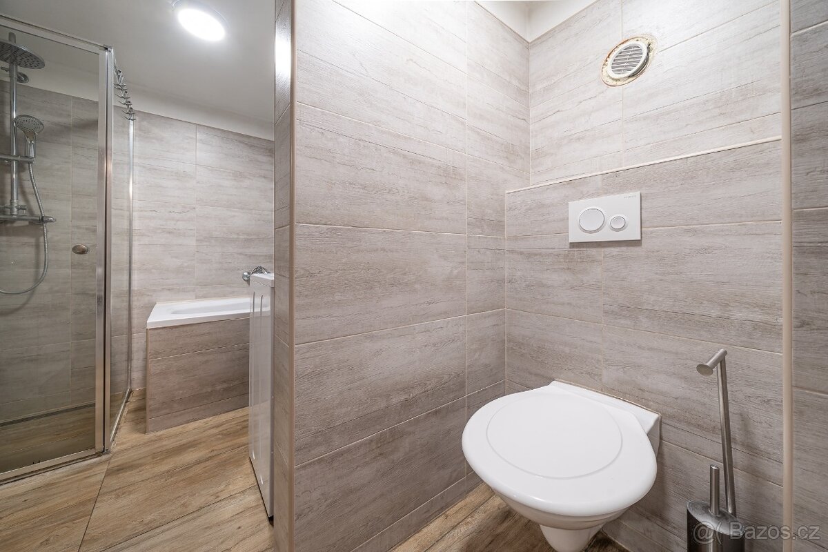 Rodinný dům / 2 bytové jednotky. - 10