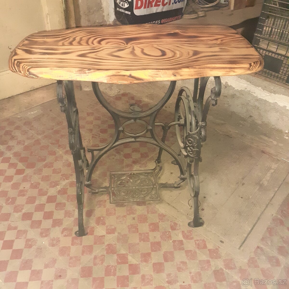 Stolek ze šicího stroje - 10