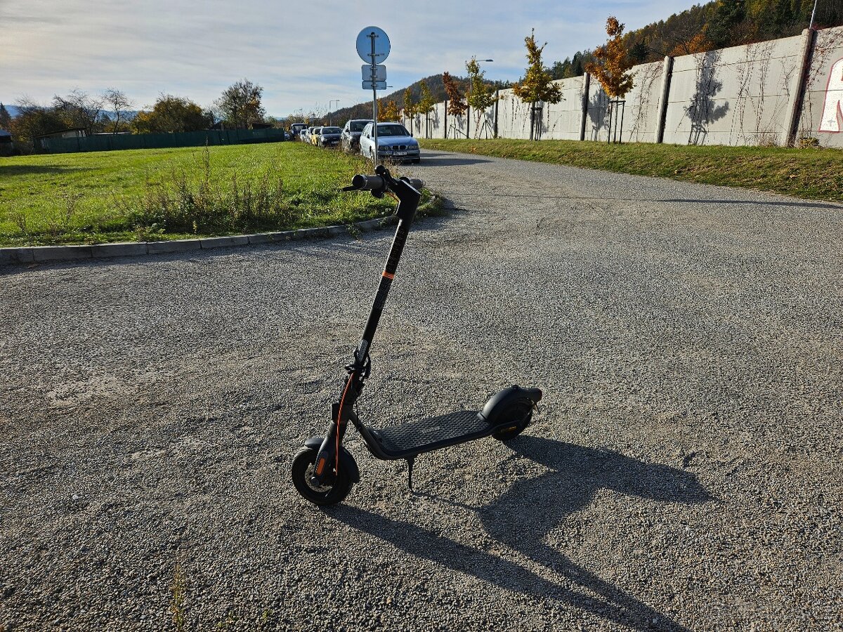Elektrická koloběžka Ninebot KickScooter F2 Pro E by Segway - 10