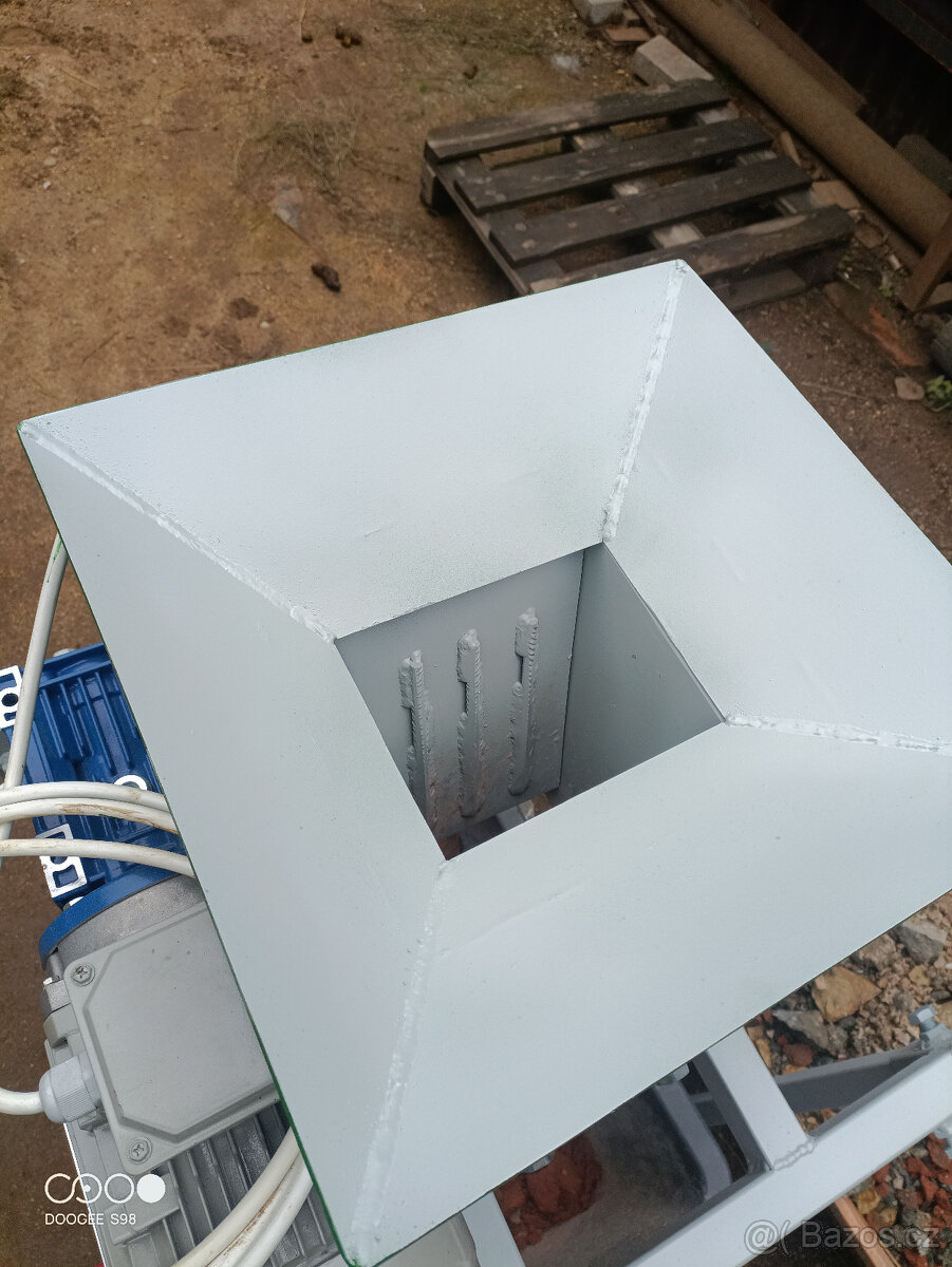 Drtič drobých stavebních sutí uhli atd. - 10