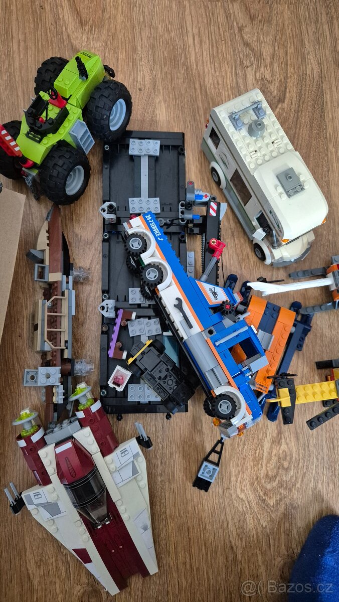 5,5 kg LEGO, celé sety - 10