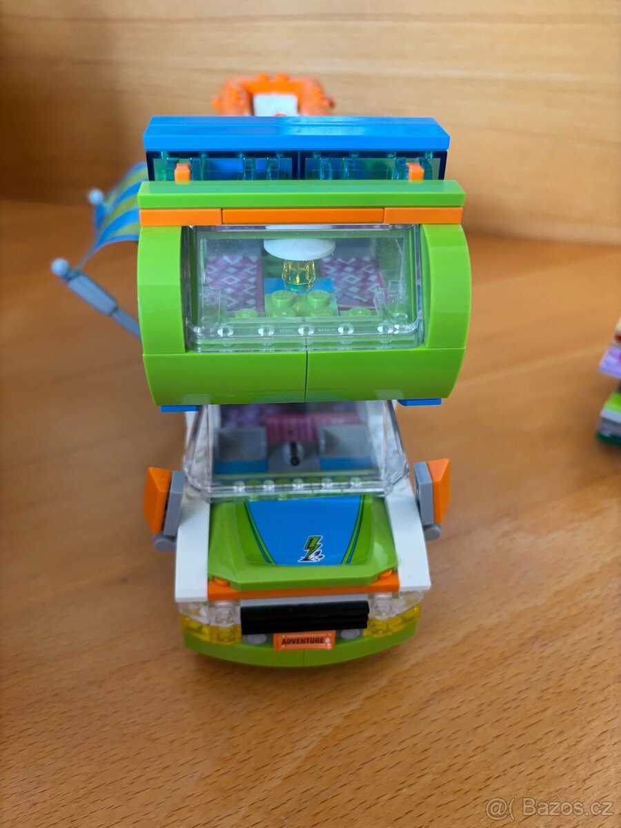 Lego Friends Mia a její karavan 41339 - 10