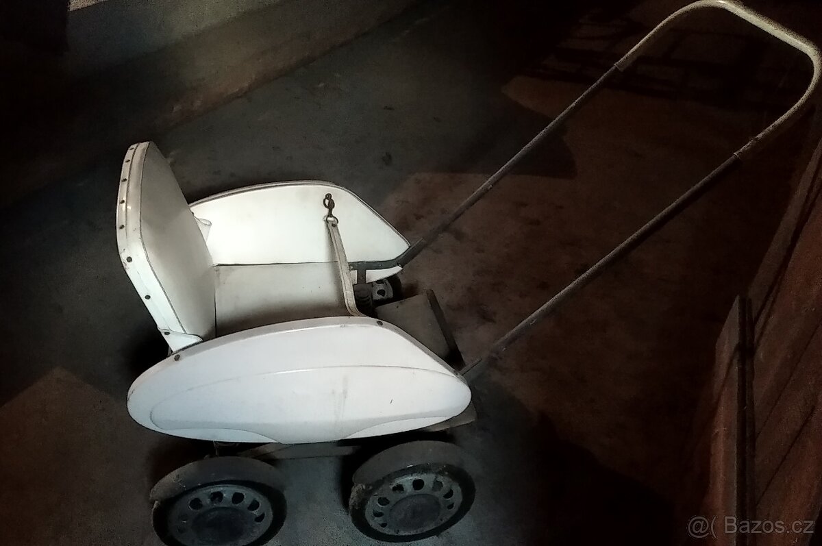 retro hluboký kočárek pro panenky - 10