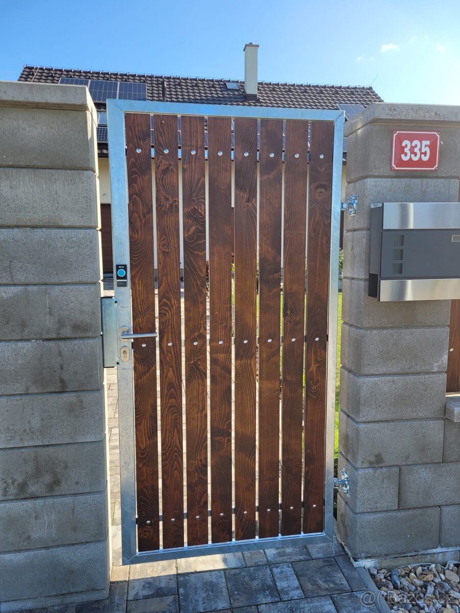 Skládací brána s pohonem - výroba a montáž na míru - 10