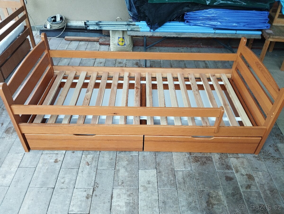 Postel s úložným prostorem - 10