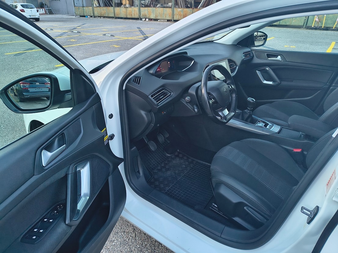 2021_PEUGEOT 308 II combi HDI_1.maj,kupa v ČR_199000Kč netto - 10