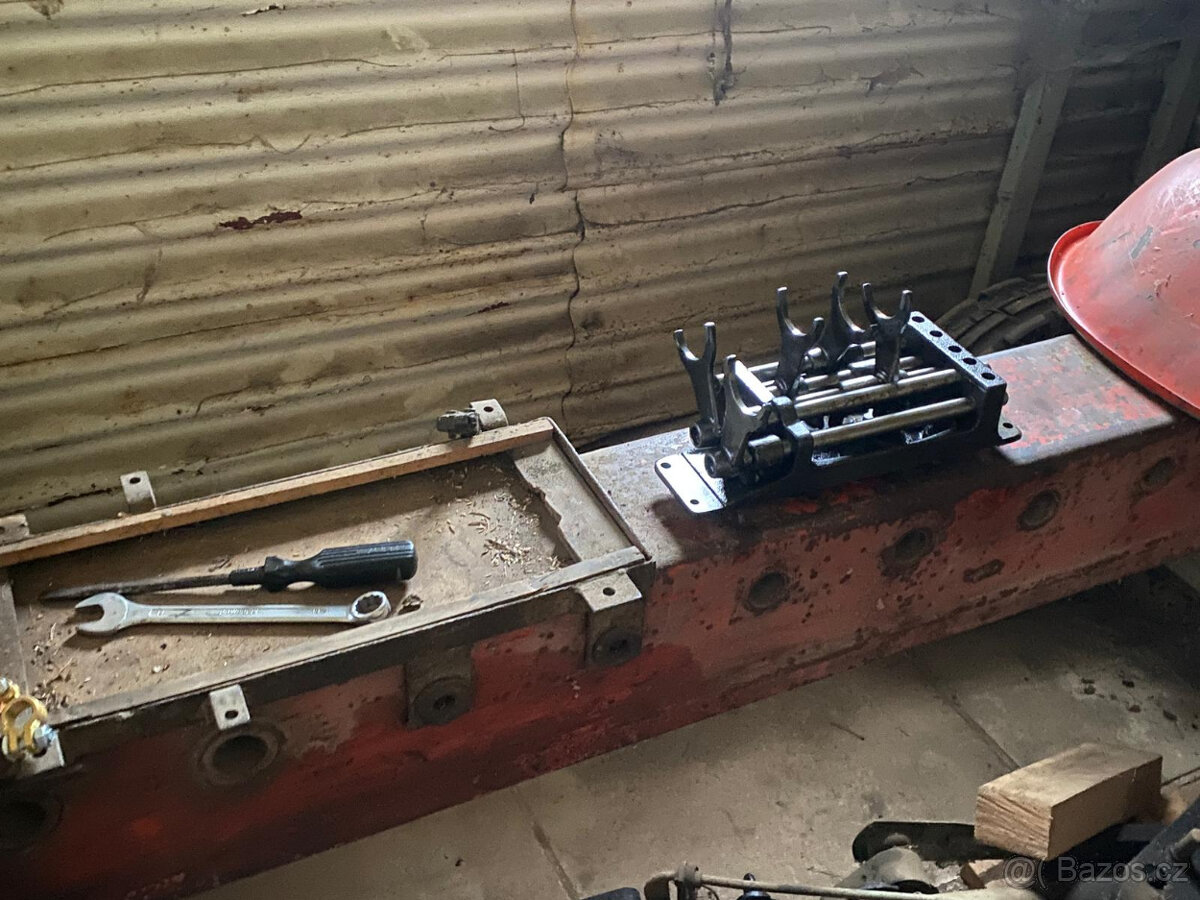 TRAKTOR RS09 4válec - 10