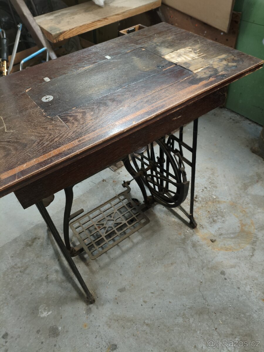 Šicí stroj Lada - 10