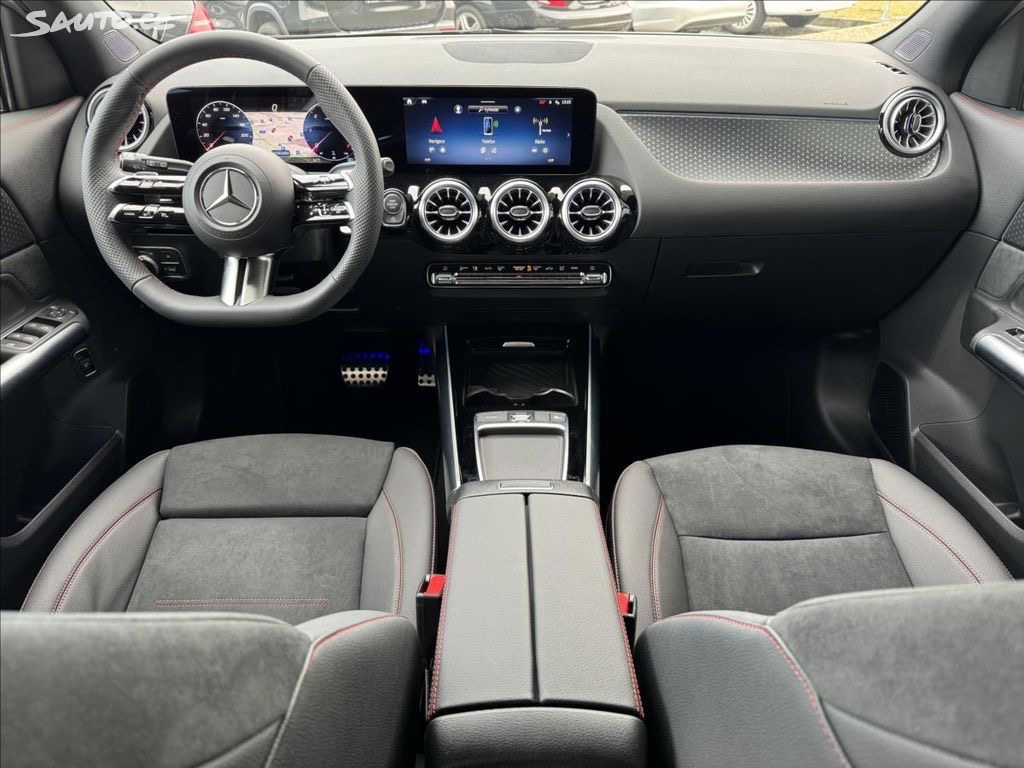 Mercedes-Benz GLA - 10