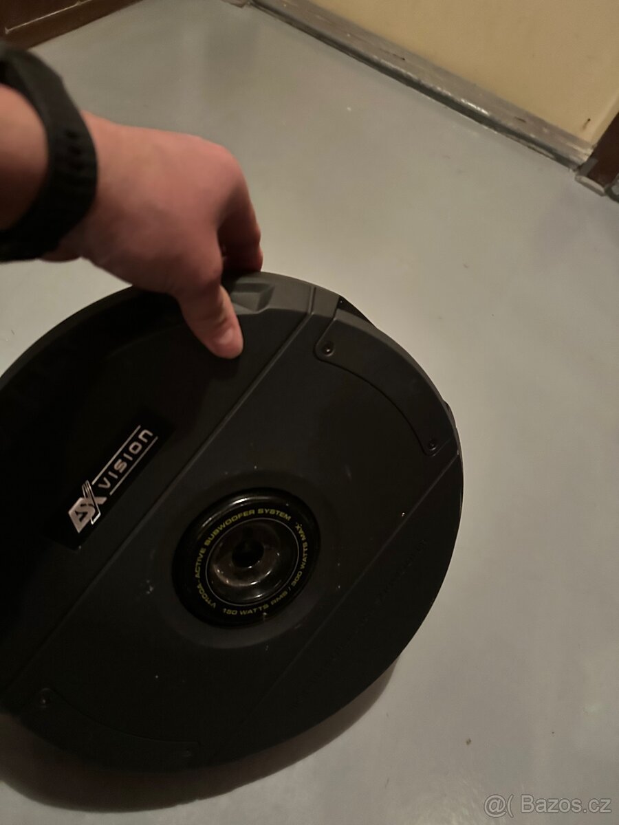 Aktivní subwoofer do rezervního kola - 10