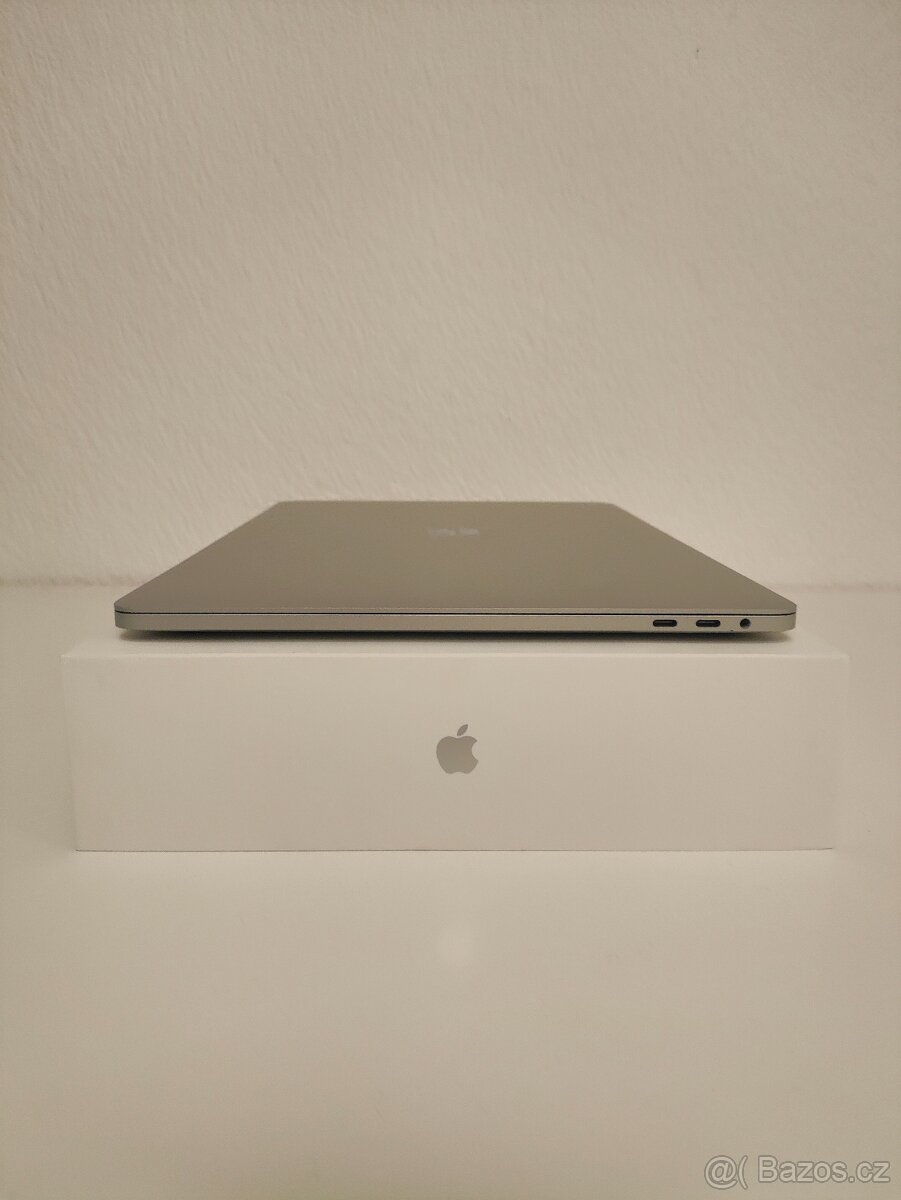MacBook Pro 15 2017 | i7 • 16GB • 512GB - 10