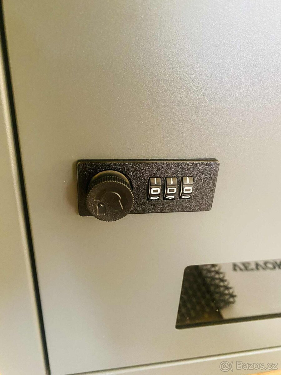 Poštovní schránka s číselným zámkem s instalací skrz dveře - 10