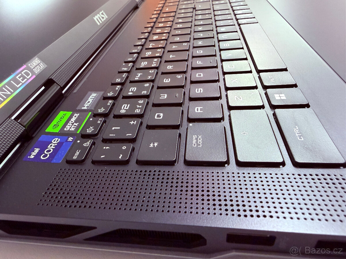 MSI TITAN 18 HX A14VIG - 10