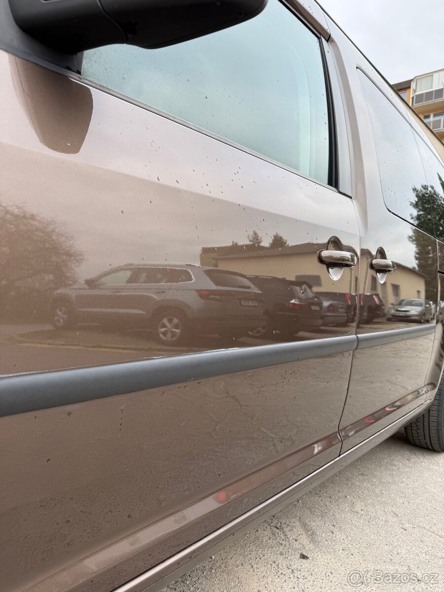 WV Caddy maxi 7 míst - 10