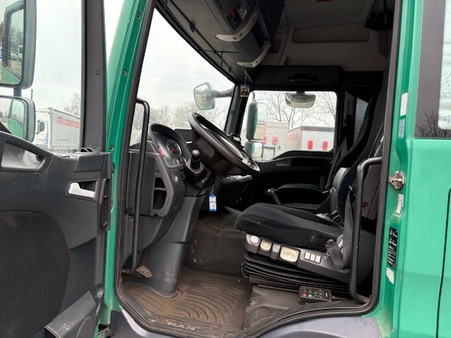 MAN TGL 8.220 4x2 třístranná shrnovačka - 10