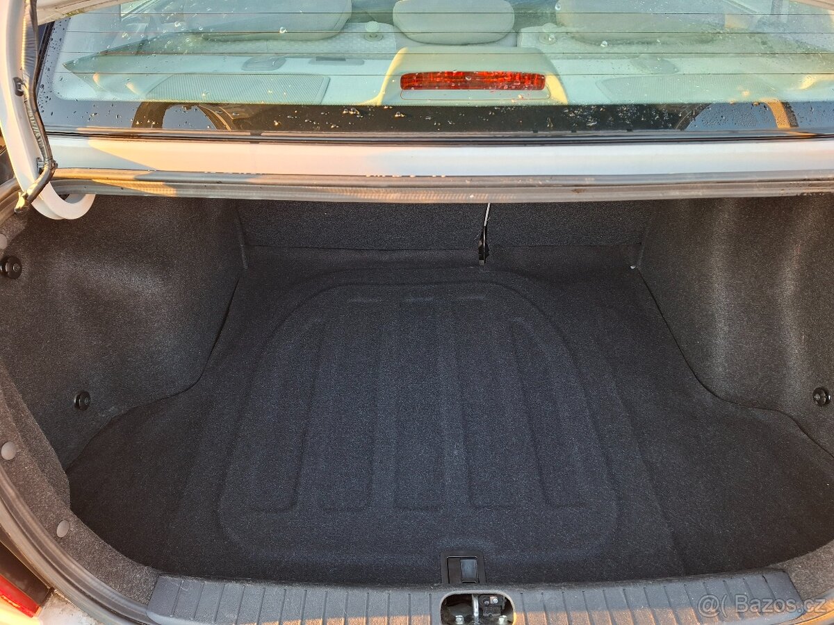 Hyundai Accent 1.4 benzín, rok 2009 - 10