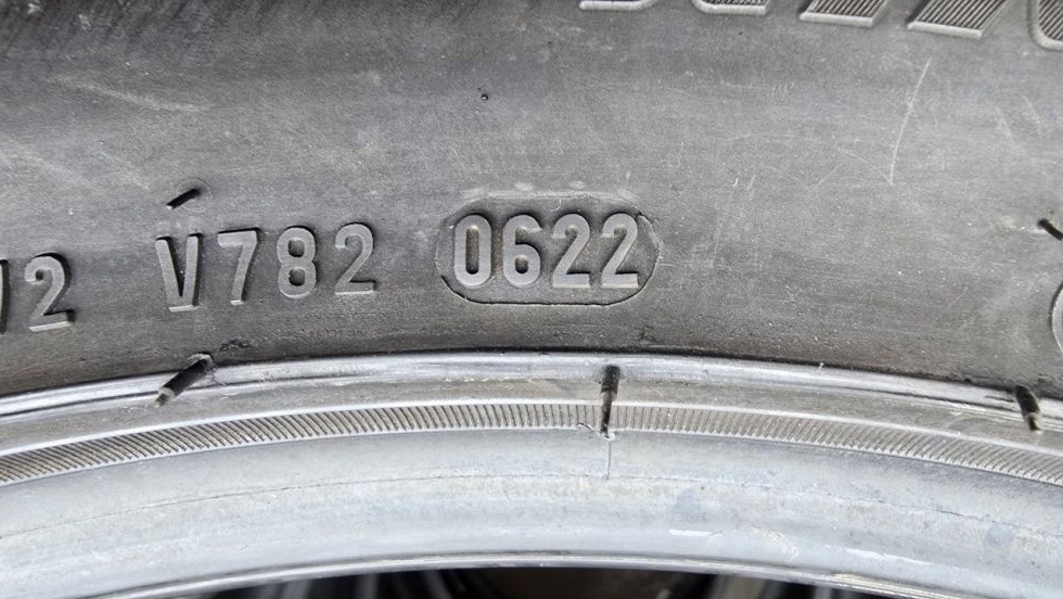 Zimní pneu 245/45/19 Pirelli - 10