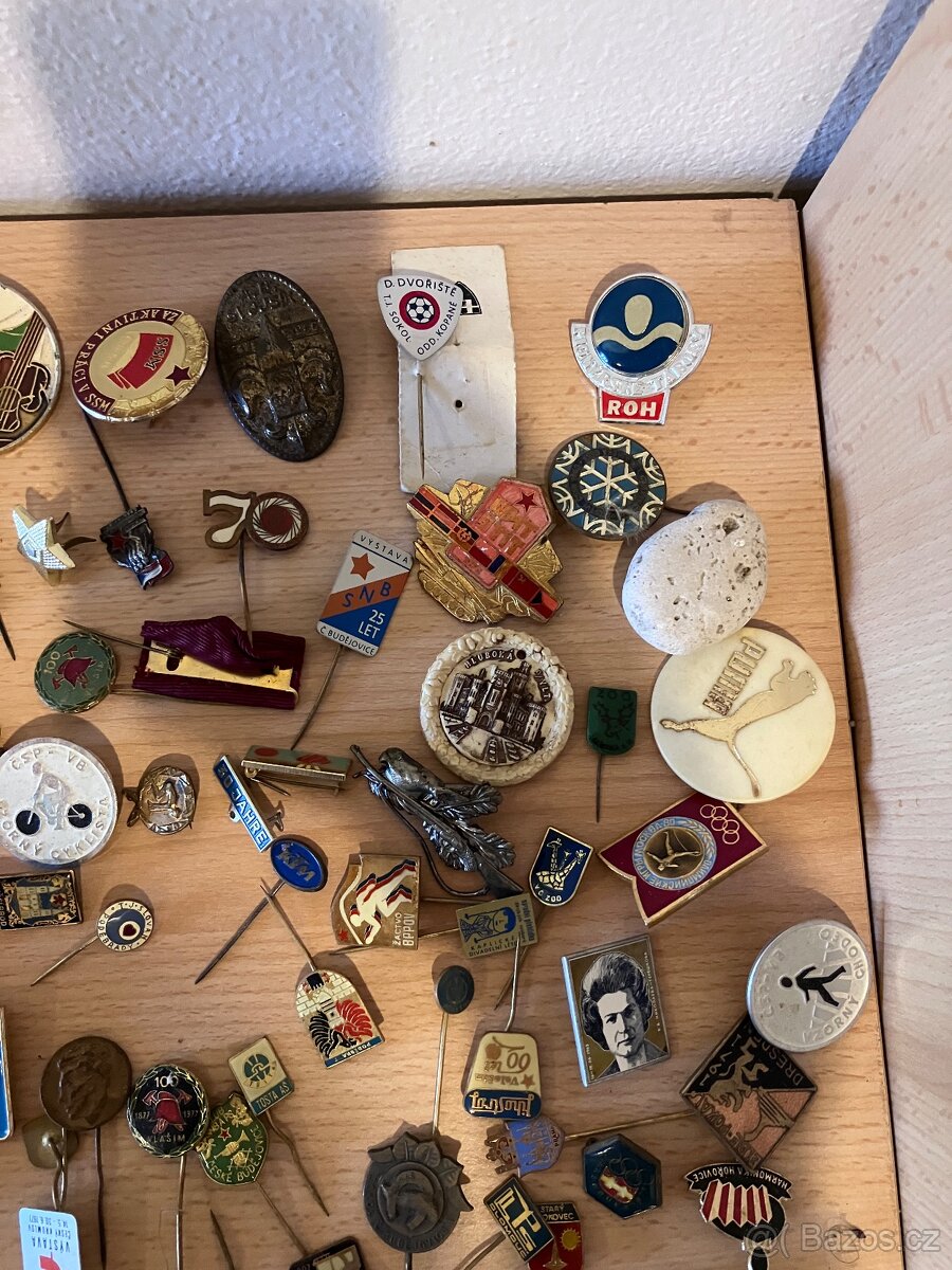 Různé druhy odznaků - 10