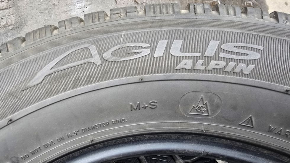 Zimní pneu 225/65/16c Michelin - 10