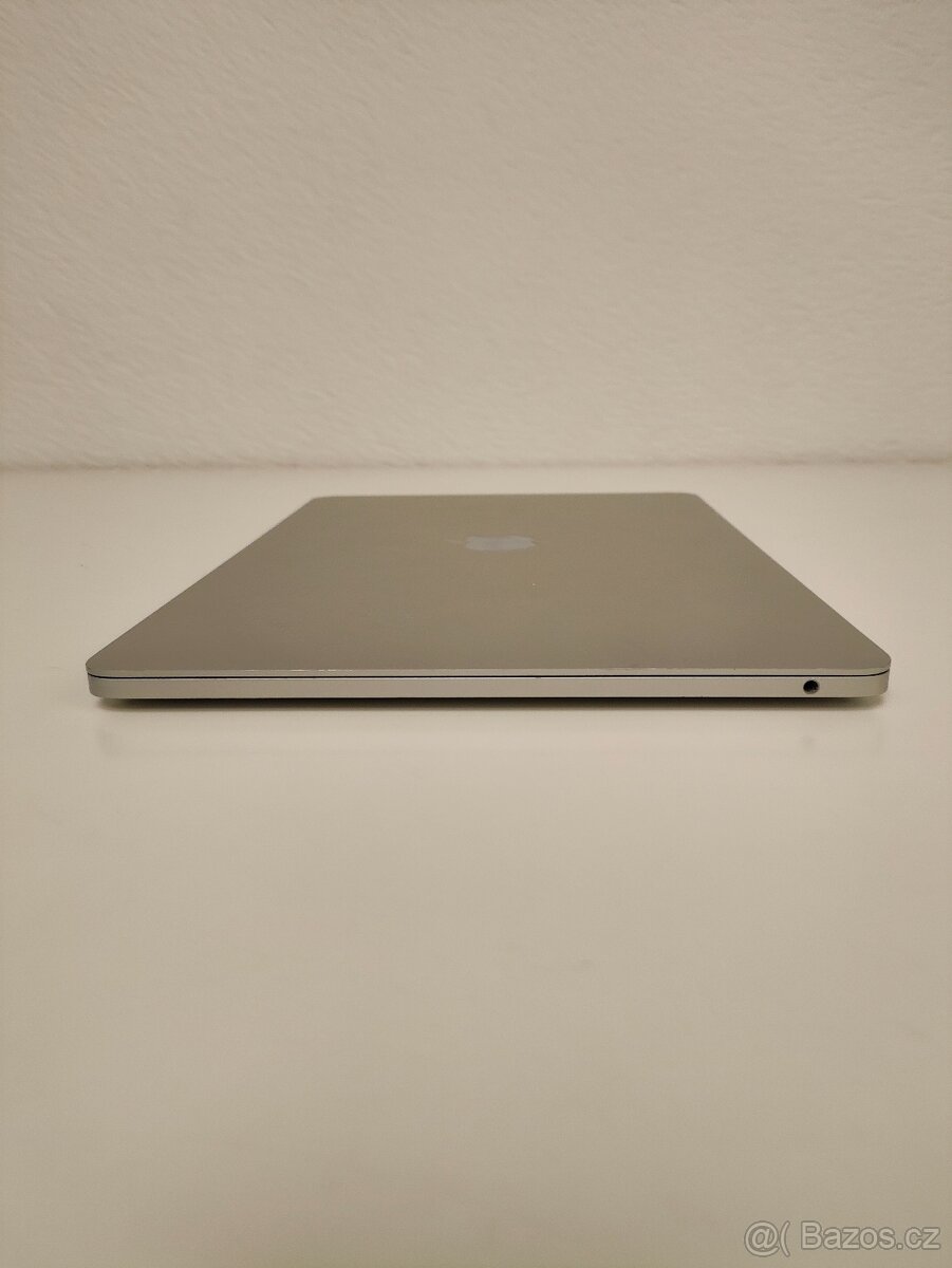 MacBook Pro 2017 | i5 • 8GB • 256GB SSD - 10