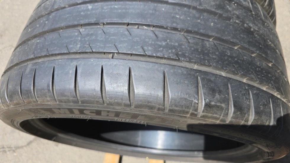 Letní pneu 255/35/19 Michelin - 10