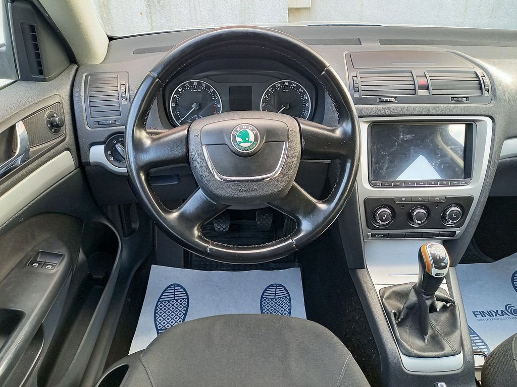 Škoda Octavia, 1.6TDi-klima-alu-výhřev-ČR - 10