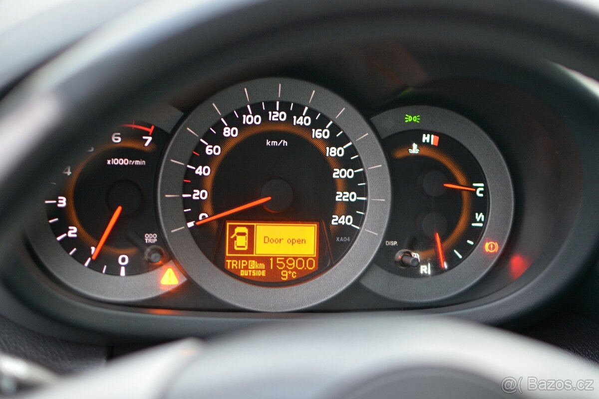 Toyota Rav4 2.2D 100kW, 4x4, SUV, Manual - 10