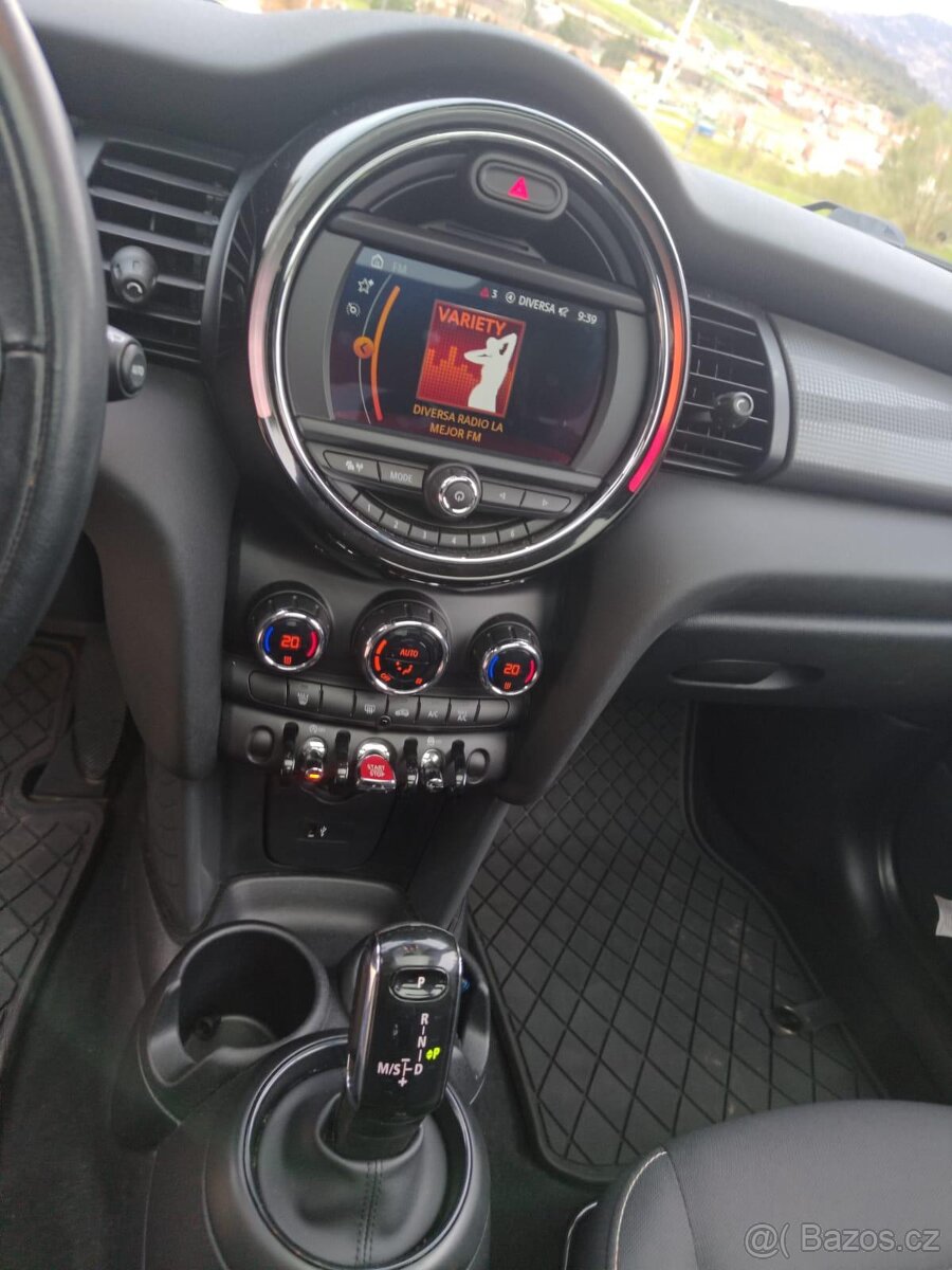 Mini Cooper – automat – panoramatická střecha - 10