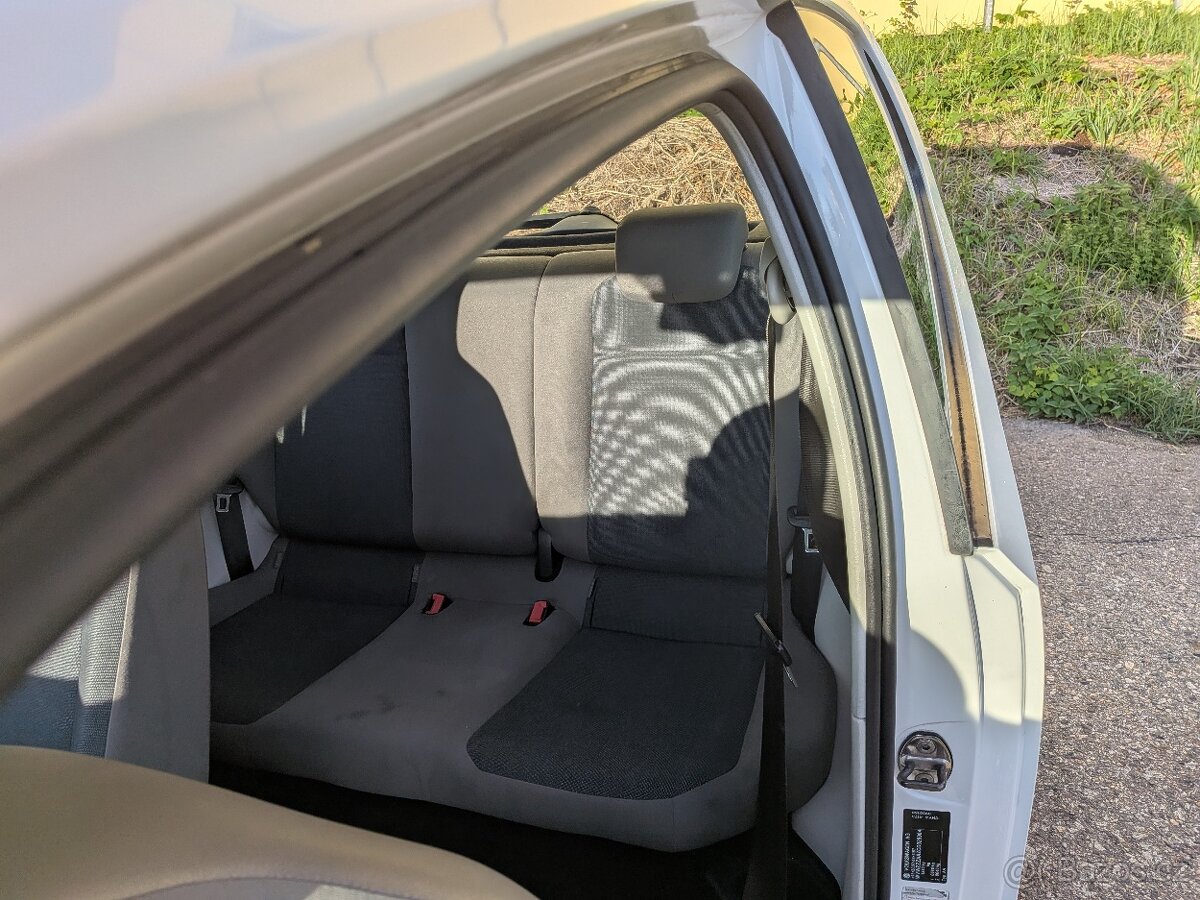 Volkswagen Up 1.0i - 10