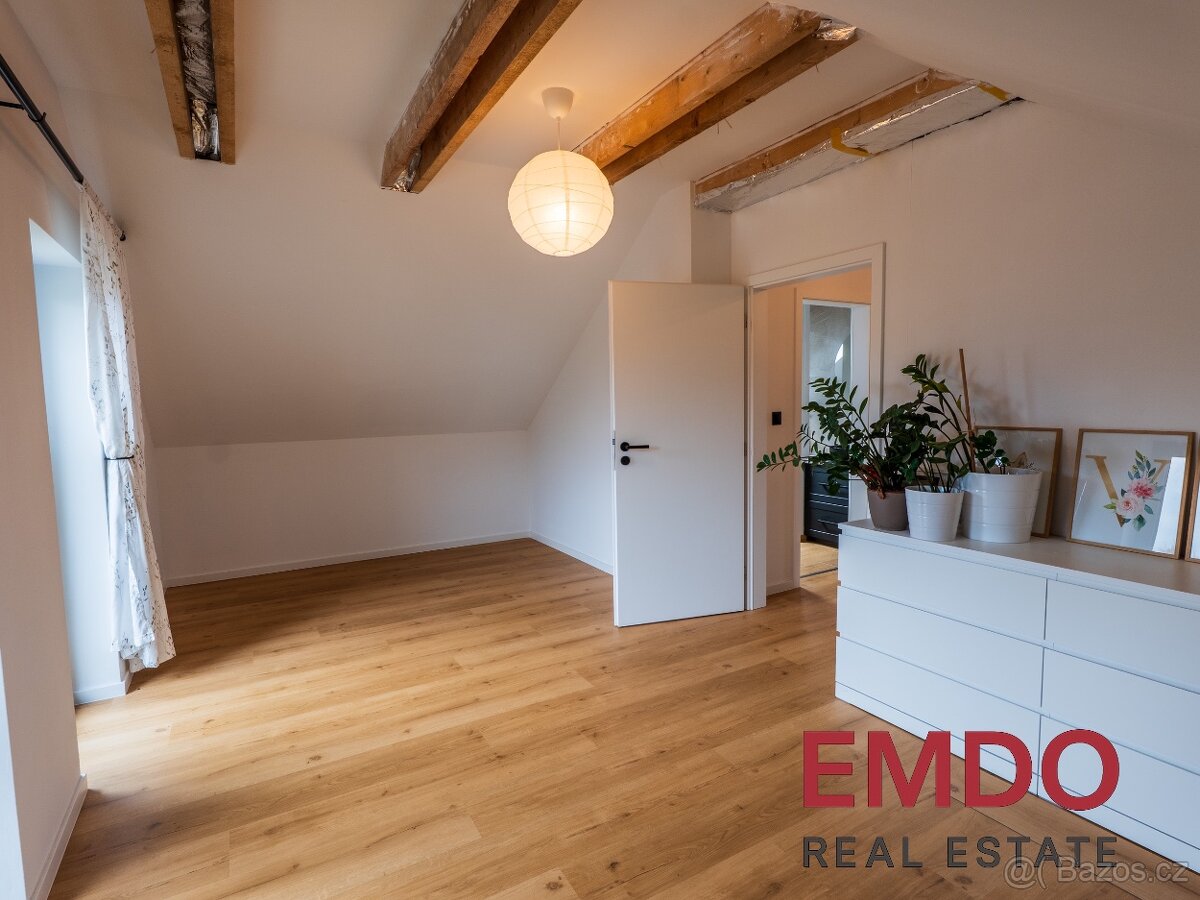 Prodej domu 196 m² s pozemkem 994 m² - 10