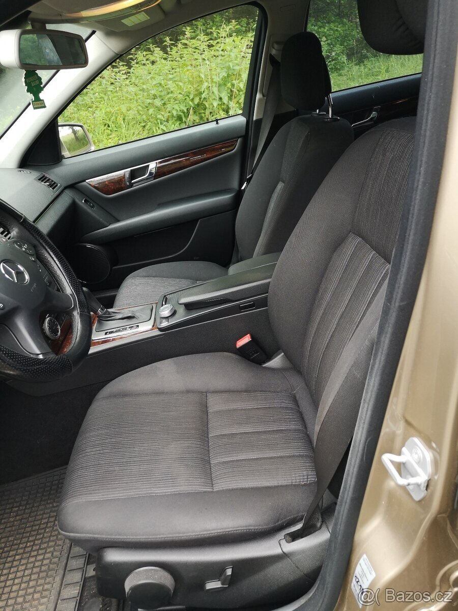 MERCEDES BENZ C 180 COMBI BENZÍN AUTOMAT NÍZKÉ KM - 10