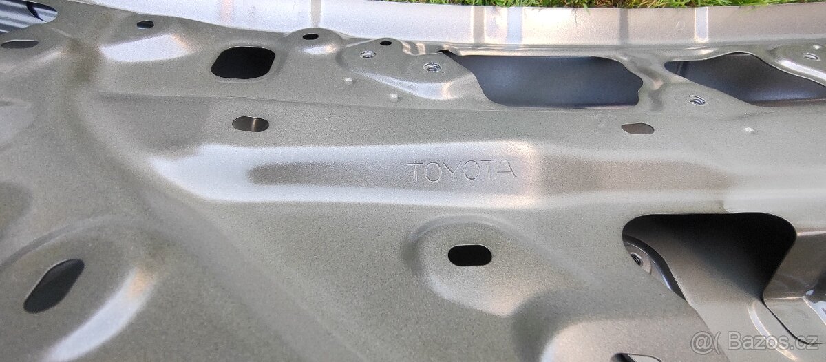 Toyota Yaris Cross 2021 - zadni kapota kufr dvere - 10