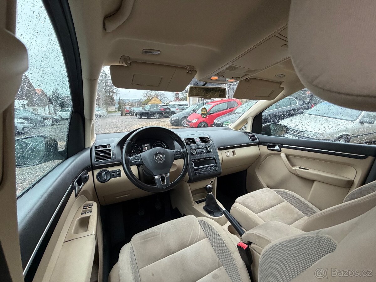 VW Touran 1.4TSi Highline (tažné-2011-rozvody) - 10