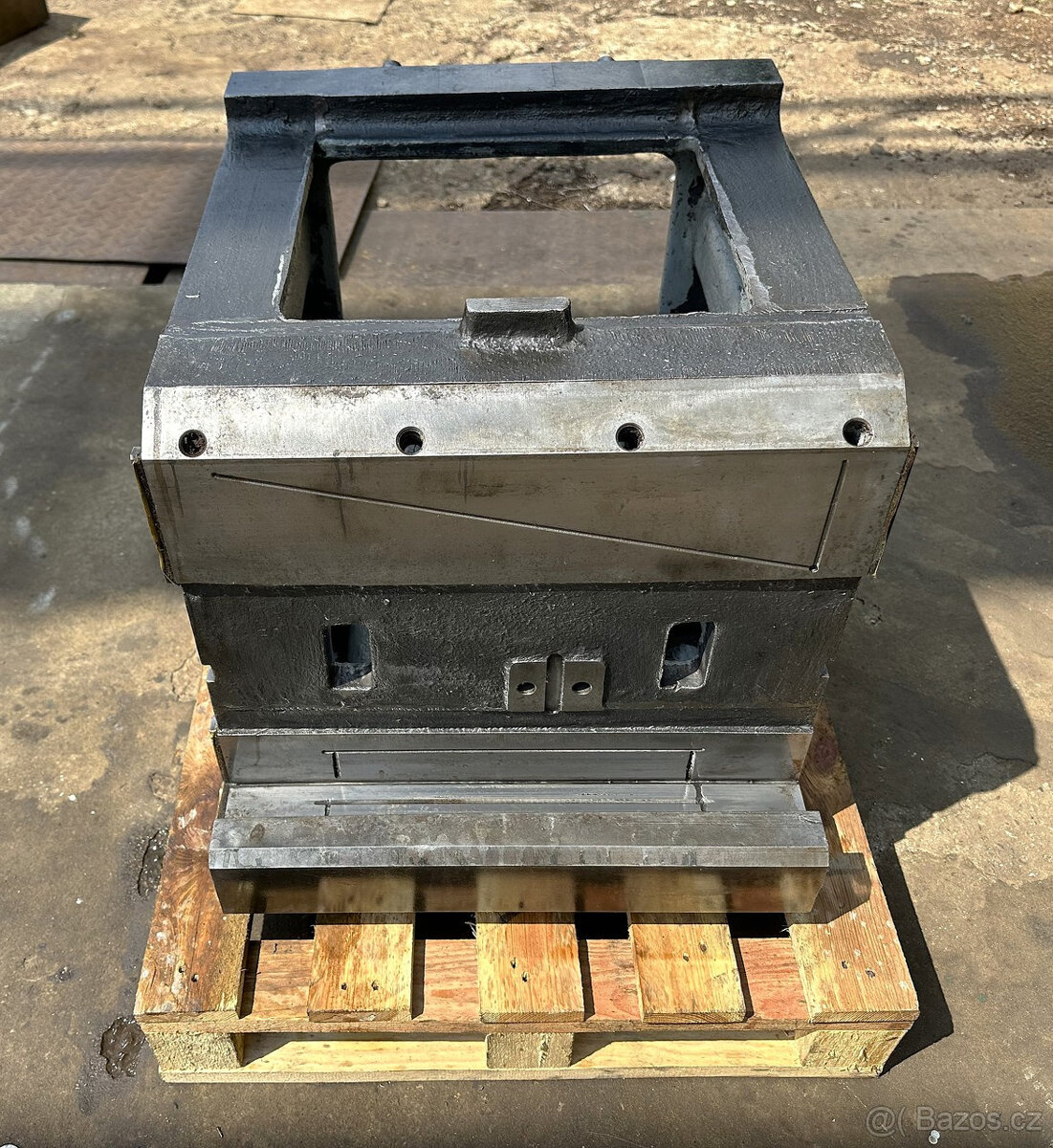 Kostka upínací s T-drážkami - 10