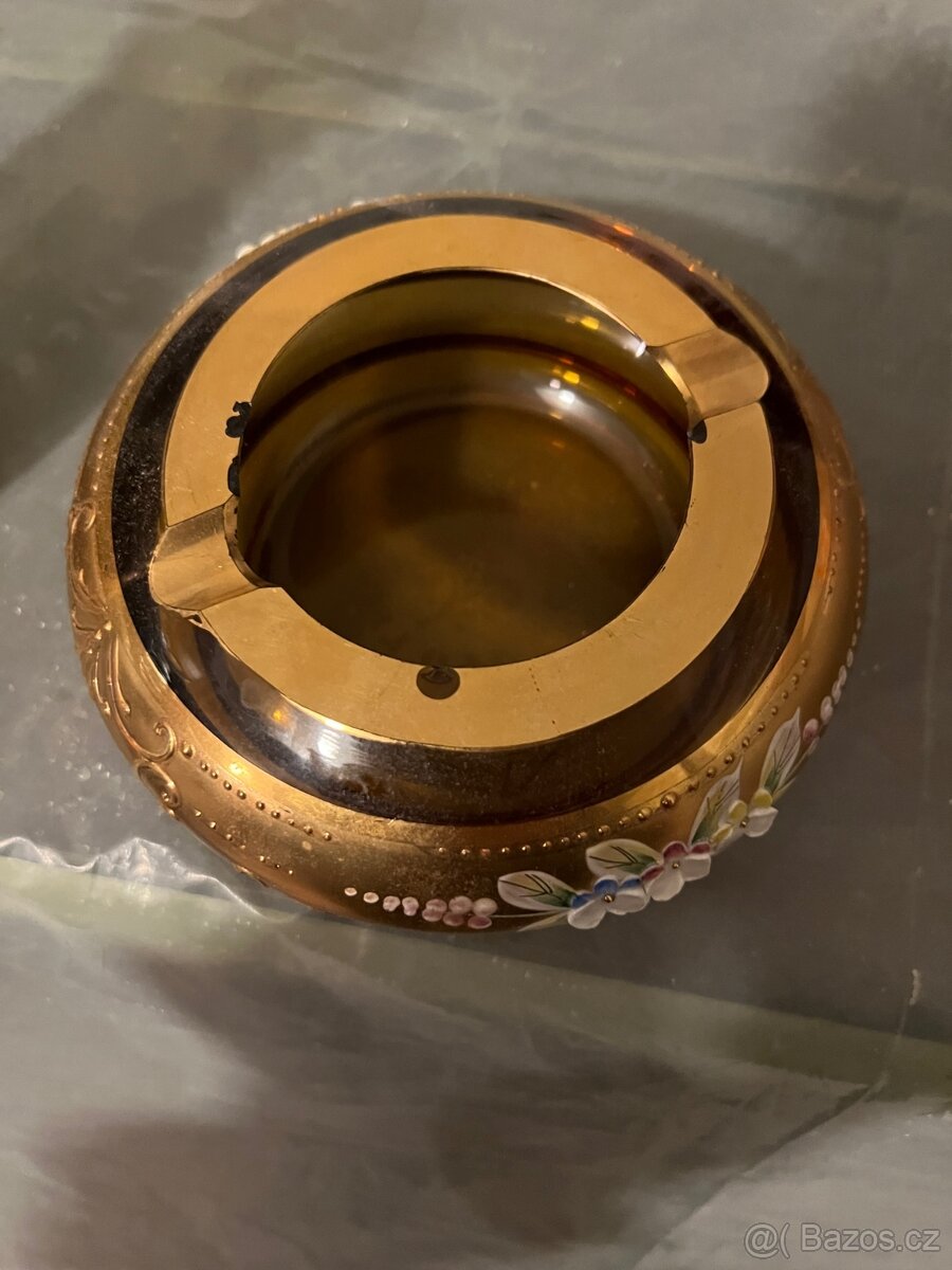 Servírovací porcelanové sady. Talíře, skleničky, mísy - 10