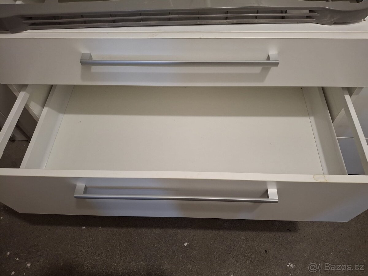 Kuchyňská linka se spotřebiči - 10