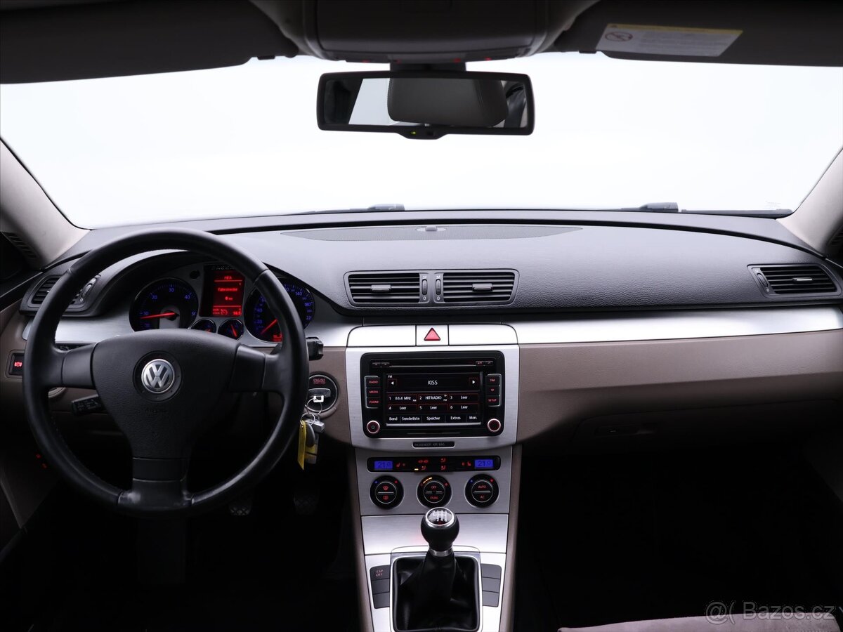 Volkswagen Passat 2,0 TDI 103kW Highline CZ (2008) - 10