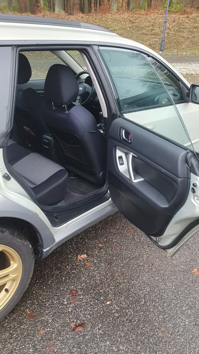 Prodám Subaru Outback r.v. 2004 najeto 270t km - 10