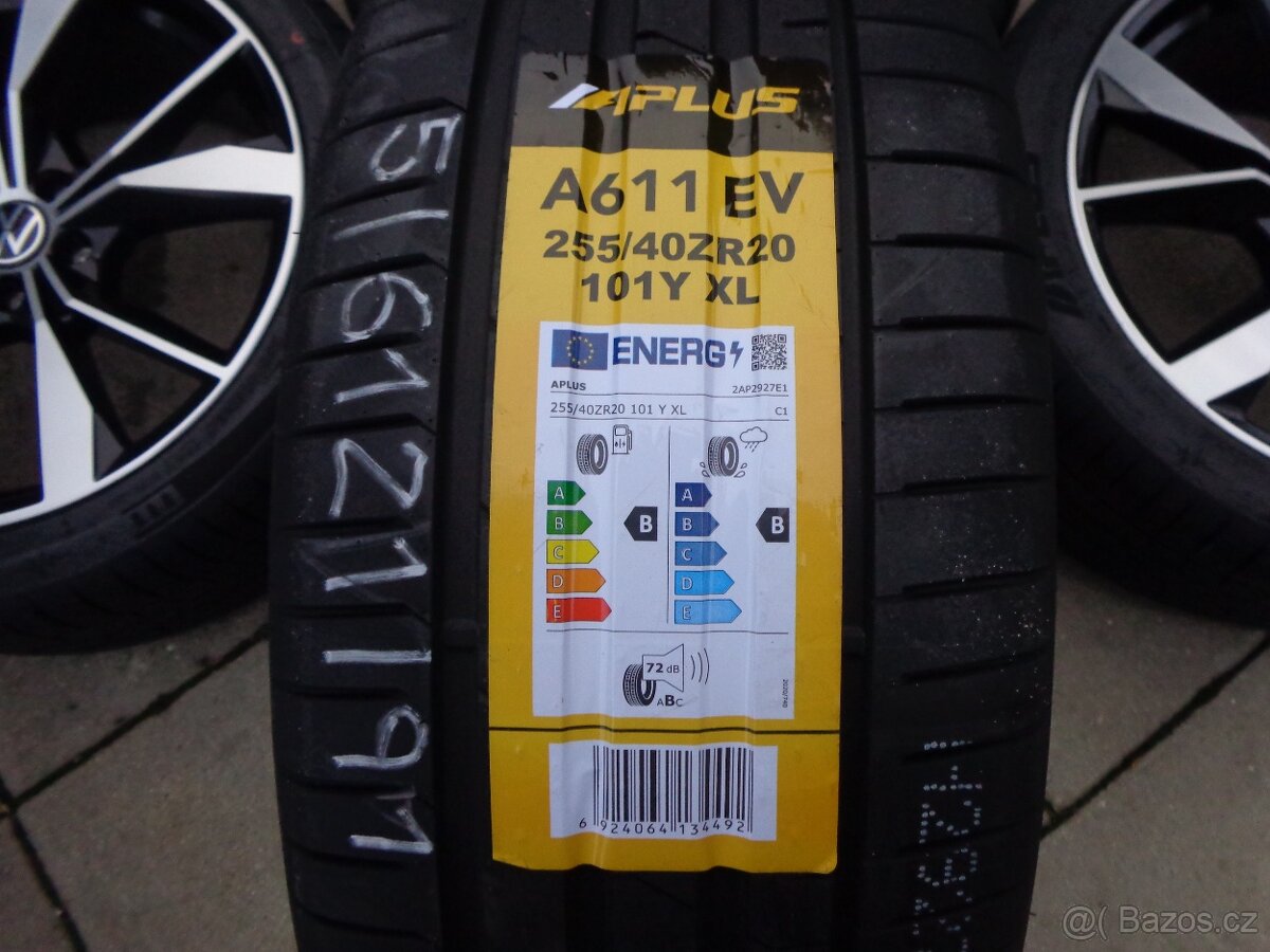 VW Tiguan letna sada kol R20 - 10