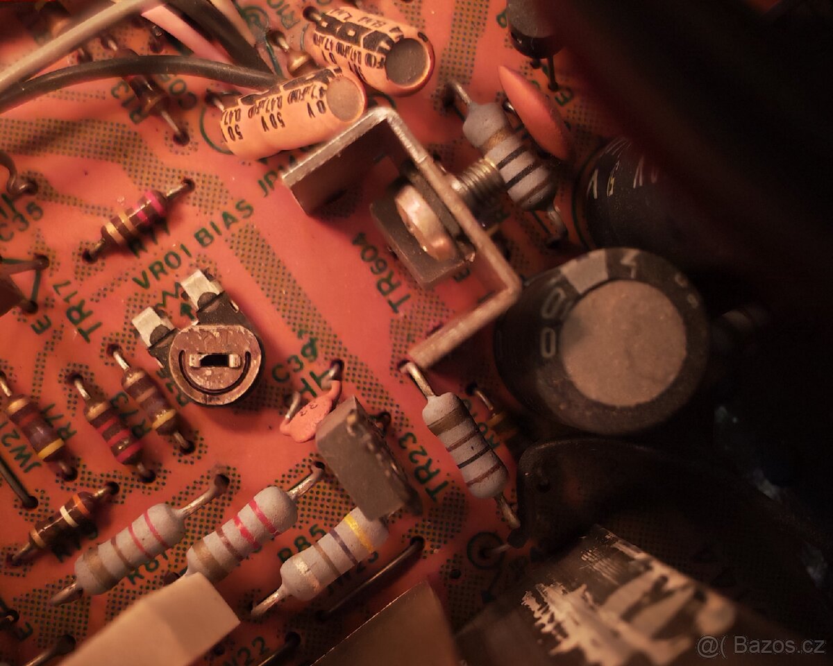 Zesilovač SANSUI - 10