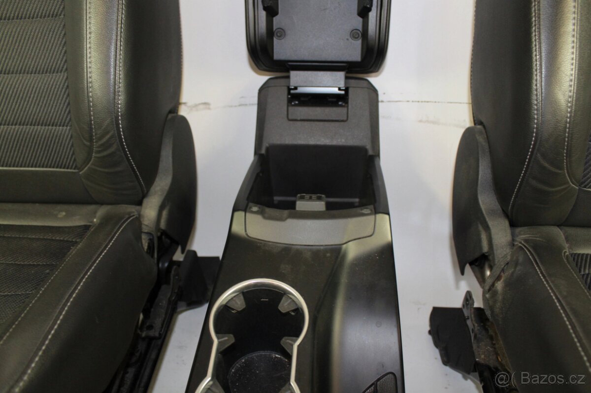 Ford Kuga MK2 sedačky sedadla interier - 10