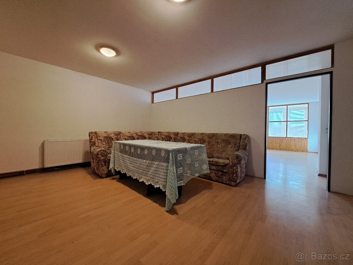 Pronájem bytu 3+1 o 137 m2 CENTRUM Veselí nad Moravou 2.NP - 10